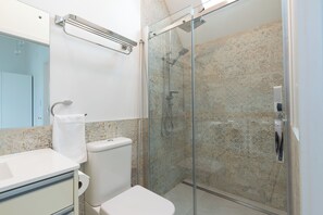 Doccia, asciugacapelli, asciugamani