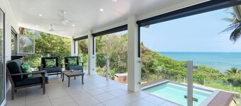 Incredible Beachfront home, 10 min to Port Douglas