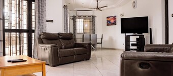 Apartment Sleeps 6 with Free Parking