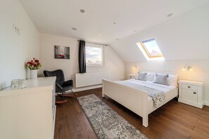 10 bedrooms, iron/ironing board, WiFi, bed sheets