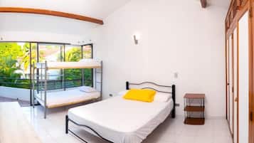 3 bedrooms, iron/ironing board, bed sheets