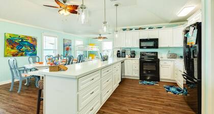 Crystal Crab - Canal Front Home, Walking Distance to Beach Access