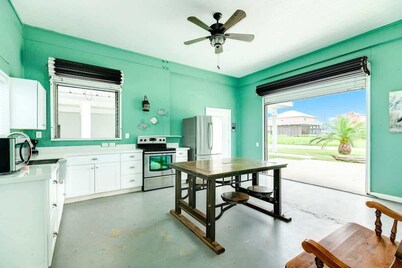 Crystal Crab - Canal front home w/ beach access