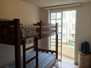 2 bedrooms, WiFi, bed sheets