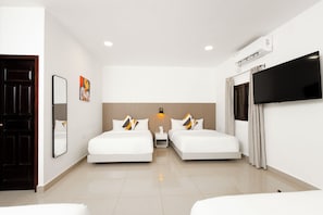 A hotel room with two beds, a flat-screen TV, a mirror, and a painting on the wall. - Hotel H4  (El Paraíso)