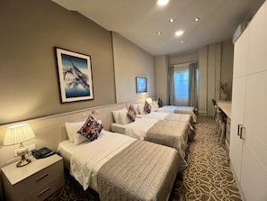 Family Quadruple Room | Premium bedding, minibar, in-room safe, individually decorated - Aria Palace Taksim (Istanbul)