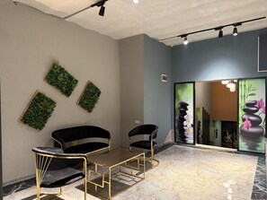 Salas de tratamiento para parejas, un sauna, baño turco