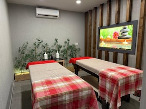 Couples treatment rooms, sauna, steam room, Turkish bath, aromatherapy