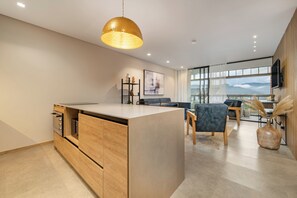 Deluxe Apartment, Balcony, City View | Private kitchen