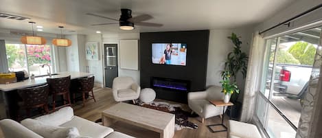 TV, fireplace