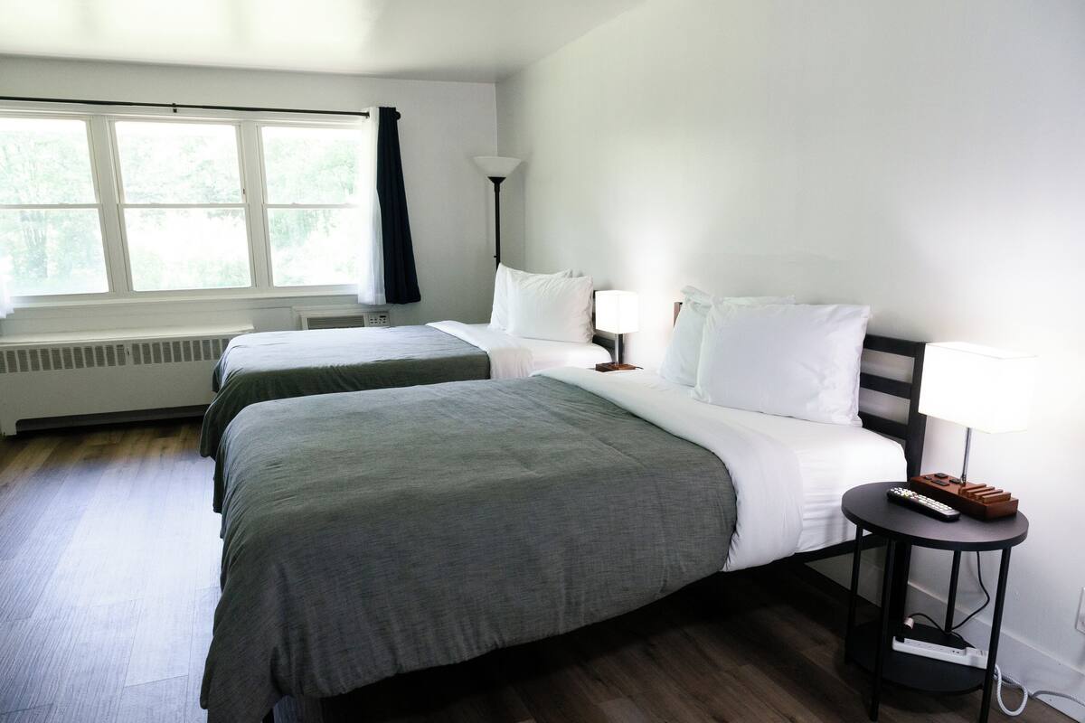 Estudio, 2 camas Queen size, cocineta | Wifi gratis y ropa de cama 