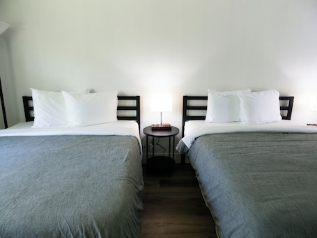 Studio, 2 Queen Beds, Kitchenette | Free WiFi, bed sheets