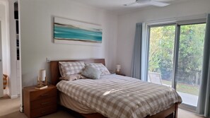 Deluxe House, Beachside