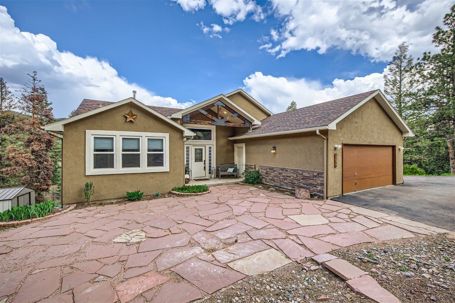 Mountain Views, Perfect Location 