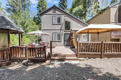 The Grizzly Pines Retreat- Deck, BBQ, Firepit+