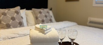 La Casita, King Suite, 3 minutes to parkway