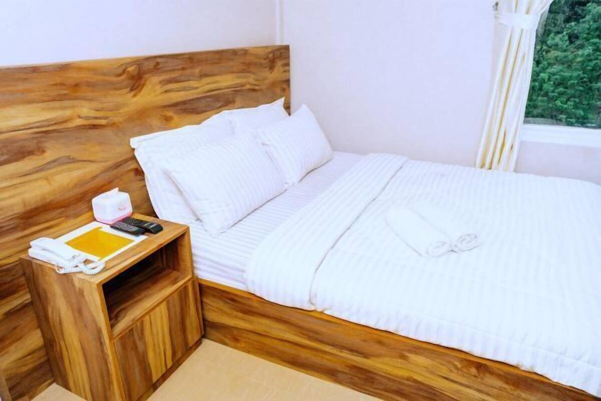 Desk, free WiFi, bed sheets