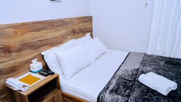 Standard Room | Meja, Wi-fi percuma, cadar katil