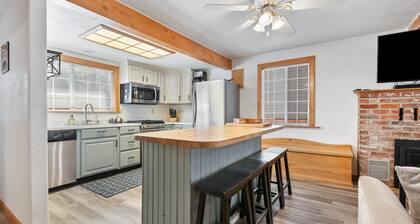 Downtown Kinglet Cabin