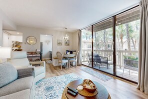 TV, books - Tranquil condo with two outdoor pools, bike paths and beach access (Hilton Head)