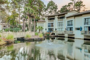 Exterior - Tranquil condo with two outdoor pools, bike paths and beach access (Hilton Head)