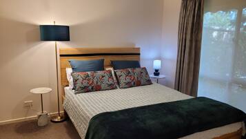 3 室のベッドルーム、アイロン / アイロン台、ベッドシーツ