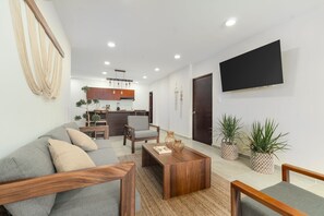Appartement Exclusif, 3 chambres, salle de bains privée, en bord de piscine | Coin séjour