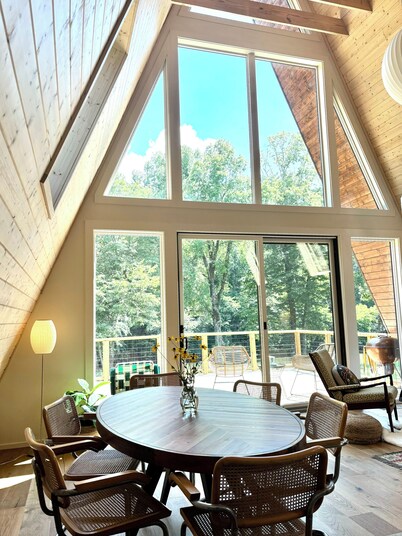 Garden Lane A-frame cabin right on Irons Fork river