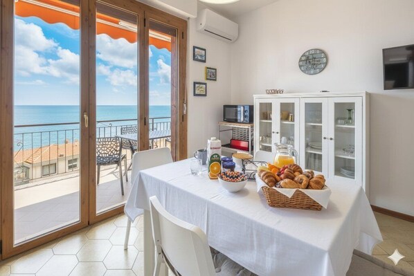 Dining - Apartment with sea view terrace and A/C | Ap57 (Cipressa)