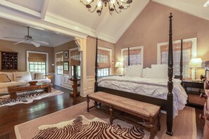 Villa, lato giardino | 5 camere, una cassaforte in camera, tende oscuranti, insonorizzazione