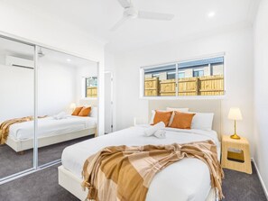 4 habitaciones, tabla de planchar con plancha, wifi y ropa de cama