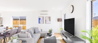 Convenient Brandnew 4 Beds House, 5 mins to mall