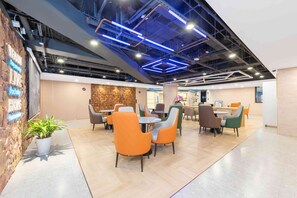 Lobby sitting area - Lemon Hotel (Shanghai)