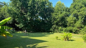 Unclassified image, 4 of 11, button - Home with a large yard-Minutes from Downtown!!! (Beaufort)