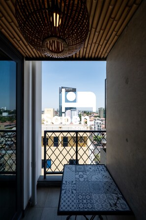 Junior Double Room | Balcony view - Royal Palace Suites Phnom Penh by Soben (Phnom Penh)