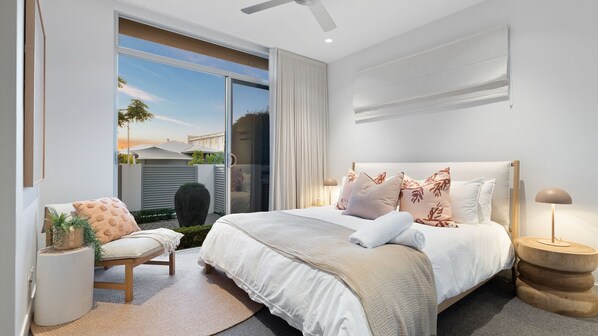 5 bedrooms, WiFi, bed sheets