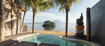 Sunset Beach Wood Villa