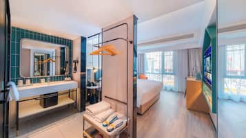 Business Room | 1 bedroom, premium bedding, down comforters, memory foam beds