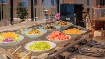 Free daily buffet breakfast