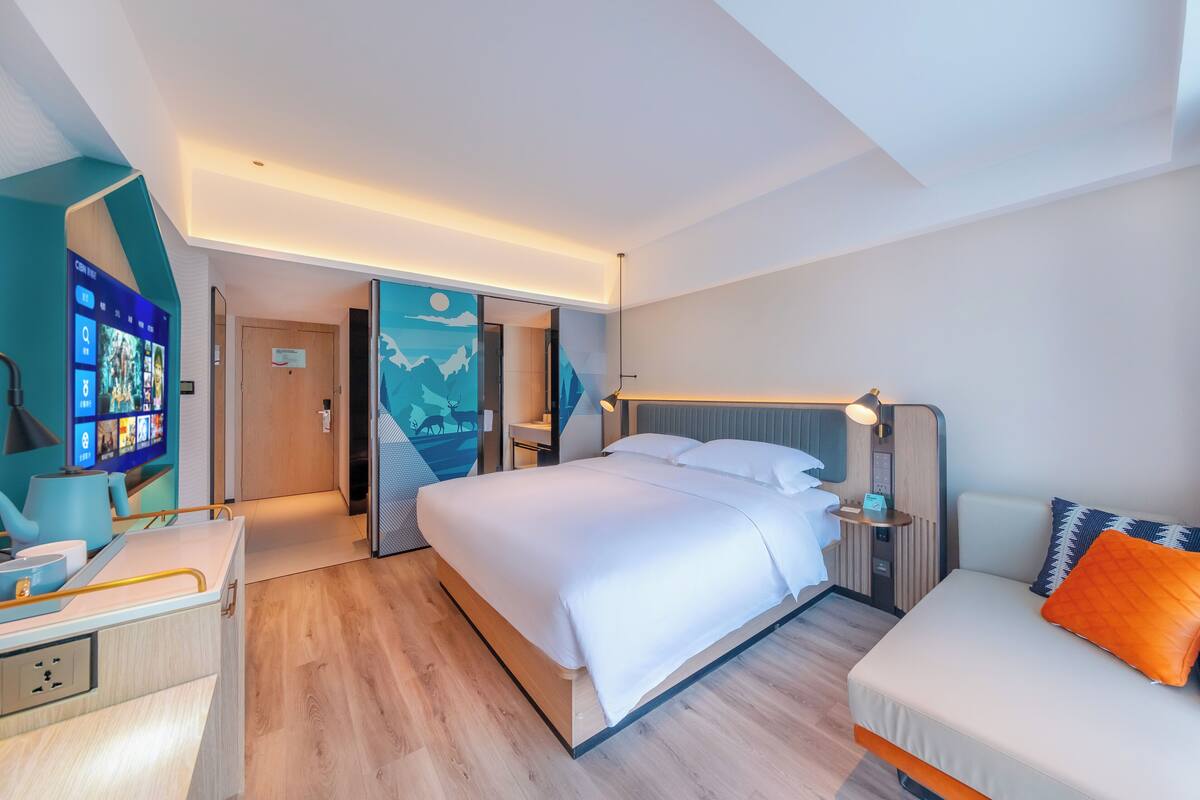 Business Room | 1 bedroom, premium bedding, down comforters, memory foam beds