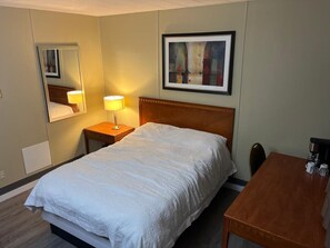 1 sovrum, skrivbord, strykjärn/strykbräda och wi-fi