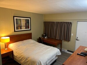 1 sovrum, skrivbord, strykjärn/strykbräda och wi-fi