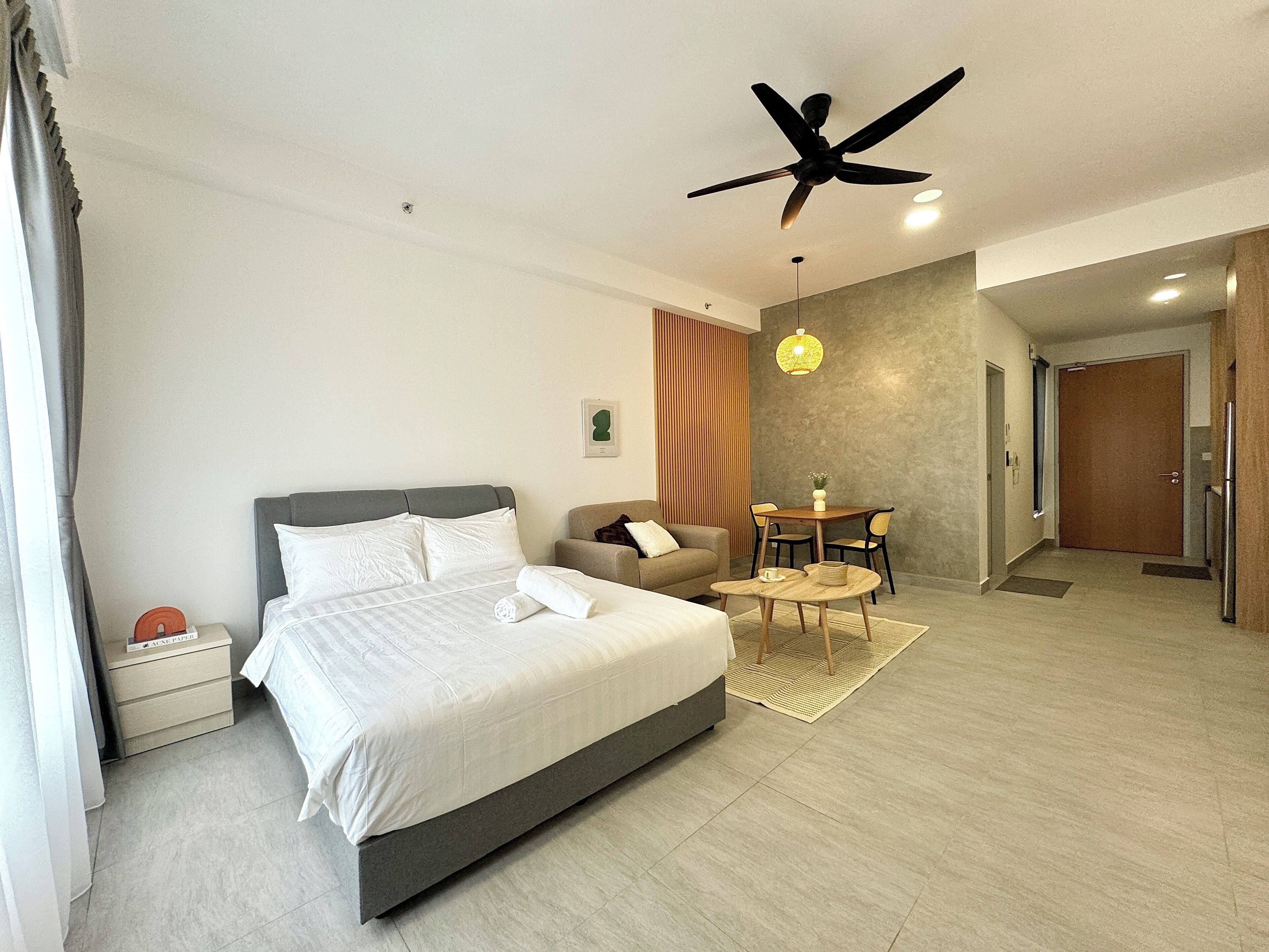 Basic Studio | Dilengkapkan perabot secara berasingan, meja, ruang kerja komputer riba 