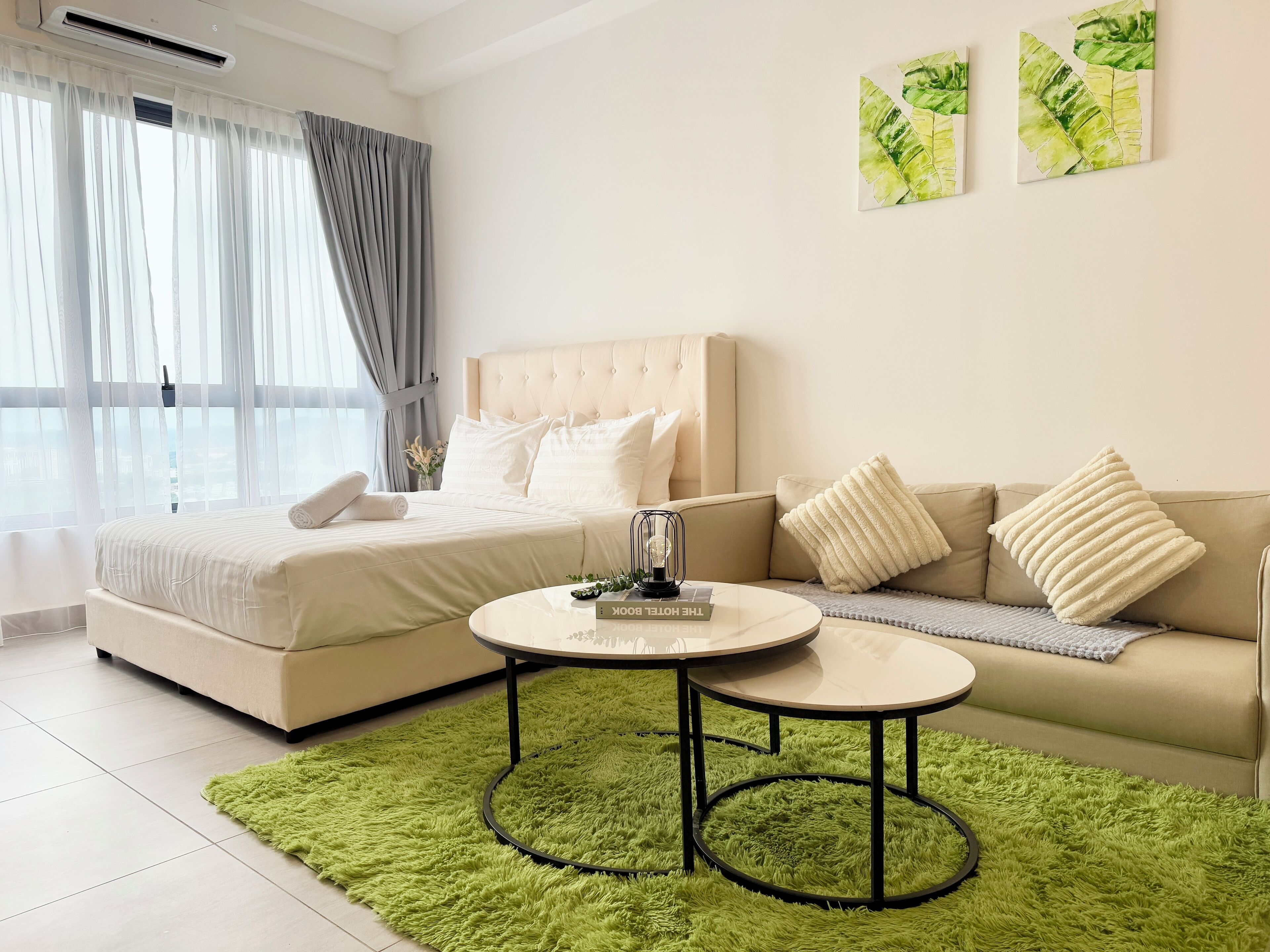 基础开间 | 特色家居、办公桌、笔记本电脑工作区、免费 WiFi