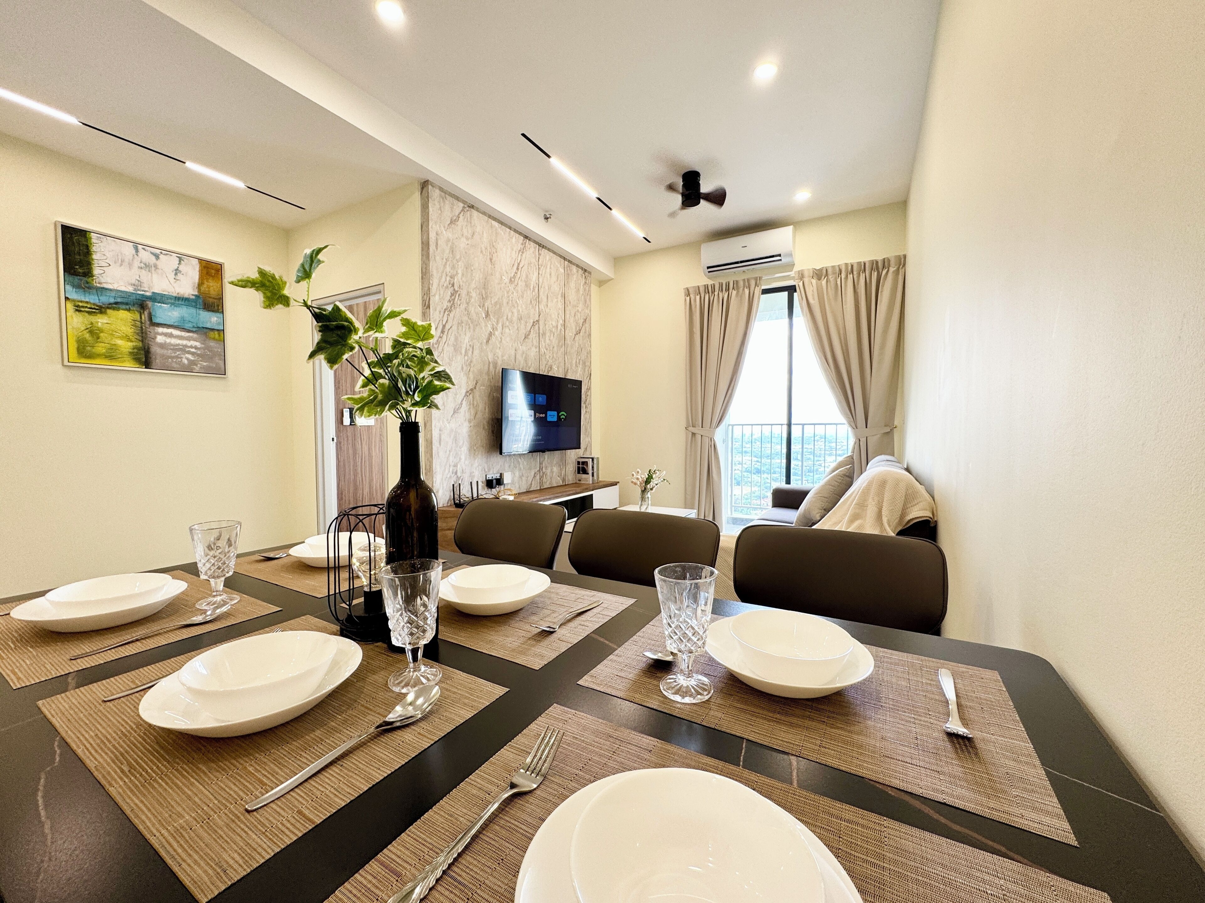 Deluxe Apartment | Dining room
