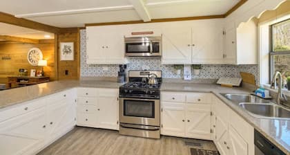 Private Cabin - Pets Welcome - Large Outdoor Space - Hiking - Chattanooga - Cloudland Canyon