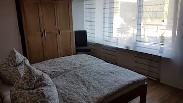 1 bedroom, free WiFi, bed sheets