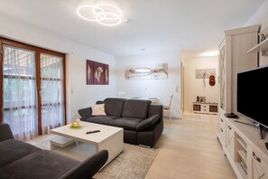 TV, lettore DVD, impianto stereo