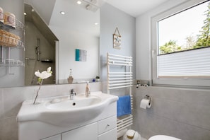 Shower, towels