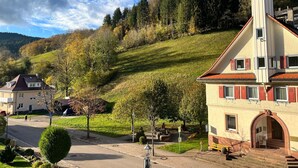 A building with a steep roof, a dome on top, and a small balcony. - Apartment 'Ferienwohnung Schwarzwaldliebe' with Private Terrace and Wi-Fi (Bad Peterstal-Griesbach)